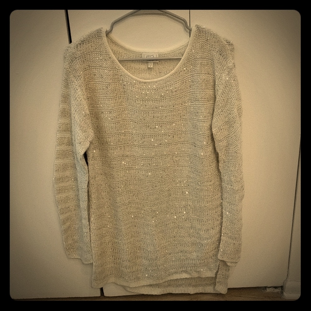 Light weight sweater